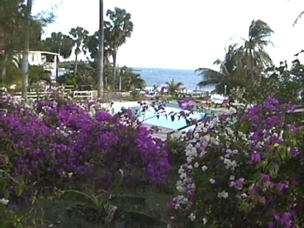 Treasure Beach Hotel Esterno foto