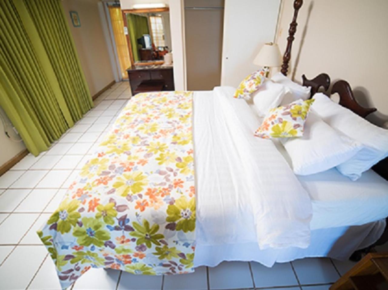 Treasure Beach Hotel Esterno foto